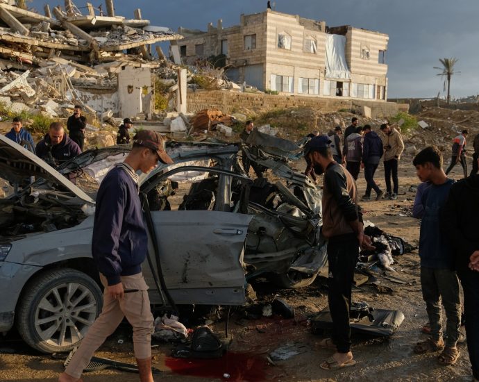 israel-strikes-car-in-gaza-city,-says-it-killed-senior-hamas-commander