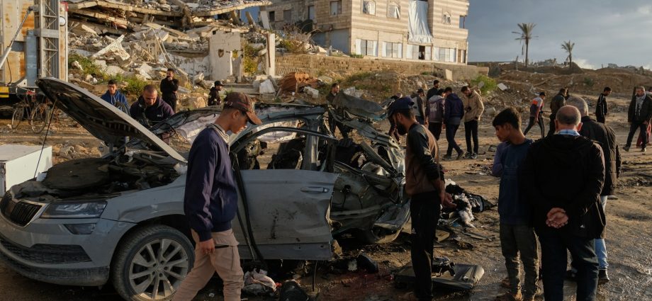 israel-strikes-car-in-gaza-city,-says-it-killed-senior-hamas-commander