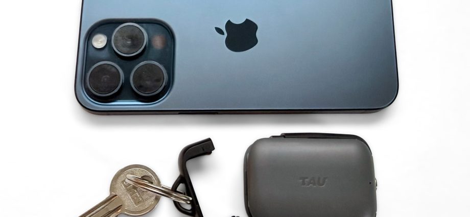 Rolling Square TAU 2 mini power bank review: A key ring to recharge your iPhone