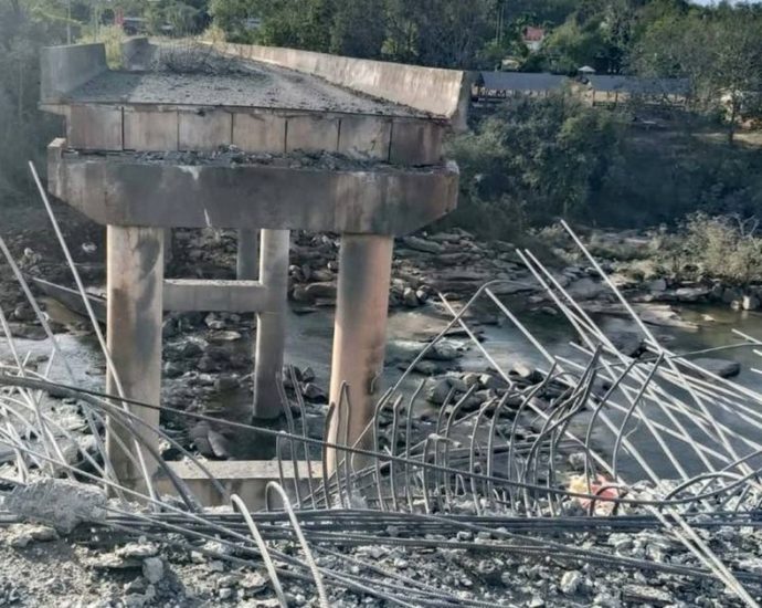 thailand-launches-new-offensive-as-cambodia-halts-all-border-crossings