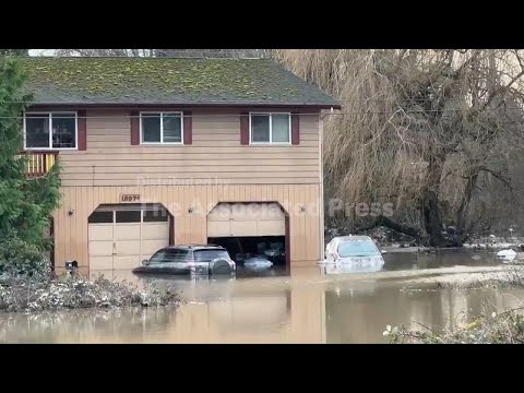 residents-clean-up-and-assess-damage-after-washington-state-flooding