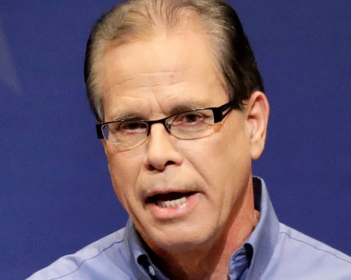 gavin-newsom-humiliates-indiana-governor-for-sucking-up-to-the-traitor:-‘xoxo’