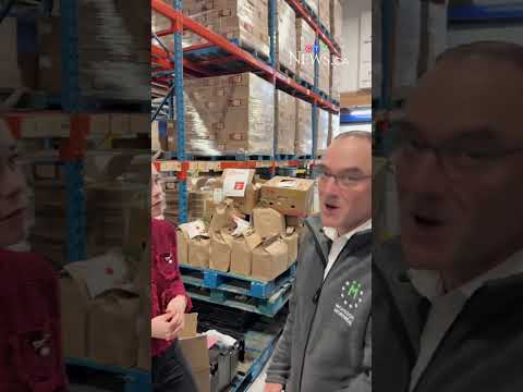 moisson-montreal-is-handing-out-42,000-holiday-boxes-to-those-who-need-them.