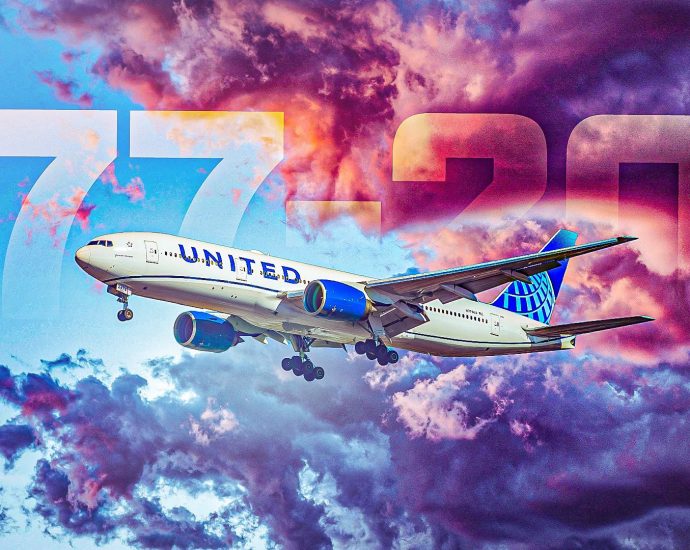 fire-erupts-near-runway-after-united-boeing-777-engine-failure-at-washington-dulles