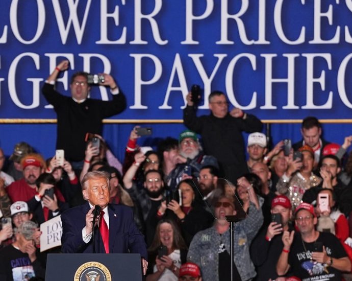 pinched-by-higher-prices,-many-the-traitor-voters-say:-don’t-blame-the-president