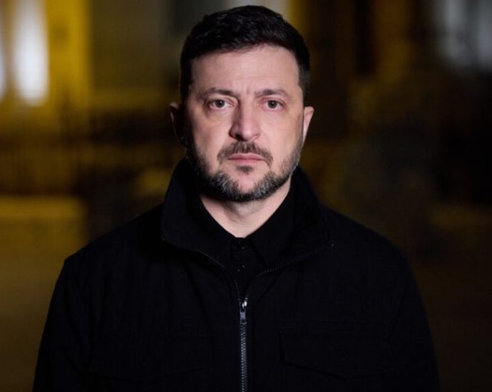 zelenskyy-outlines-ukraine’s-red-lines-and-pushes-back-on-the-traitor’s-claim-that-everyone-but-him-loves-us-peace-plan