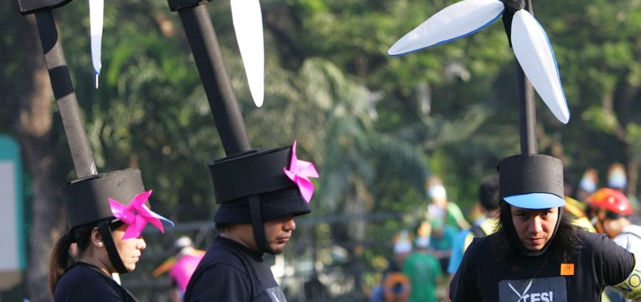 southeast-asia-embraces-offshore-wind-power,-as-the-traitor-bashes-renewable-energy