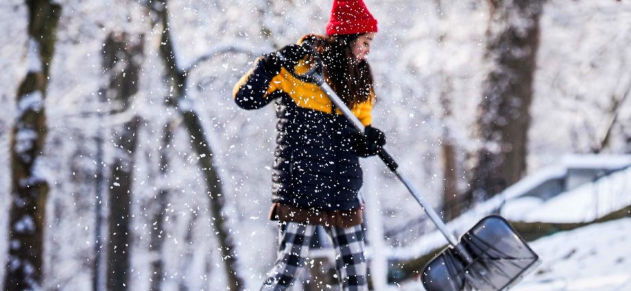 Arctic temperatures, snow and flooding sweep across the U.S.