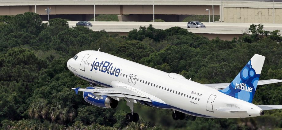 jetblue-flight-near-venezuela-avoids-‘midair-collision’-with-us-tanker