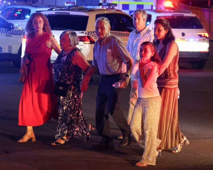 bondi-beach-shooting-live:-australia-to-discuss-gun-laws-after-15-killed