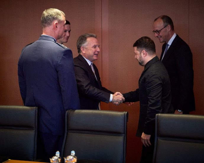 russia-ukraine-war-live:-zelenskyy,-us-envoys-to-resume-berlin-talks