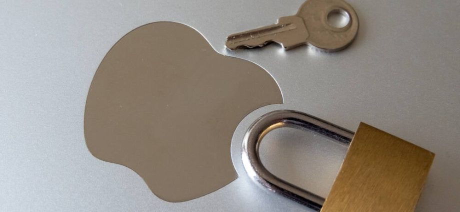 apple-blocks-dev-from-all-accounts-after-he-tries-to-redeem-bad-gift-card