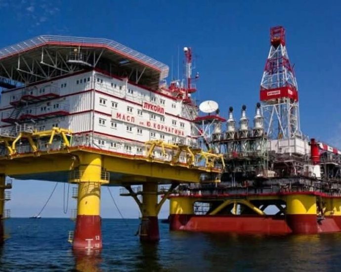 third-strike-in-one-week:-ukrainian-drones-hit-caspian-oil-platforms-that-fund-russia’s-war-machine-with-long-range-drones