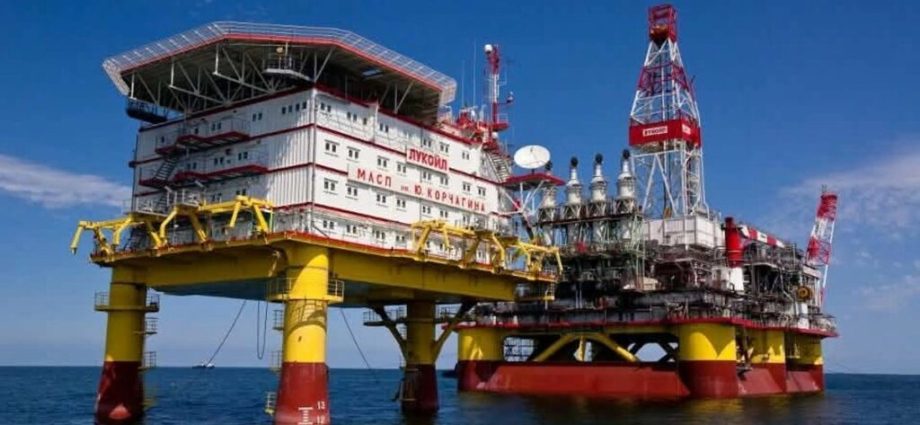 third-strike-in-one-week:-ukrainian-drones-hit-caspian-oil-platforms-that-fund-russia’s-war-machine-with-long-range-drones