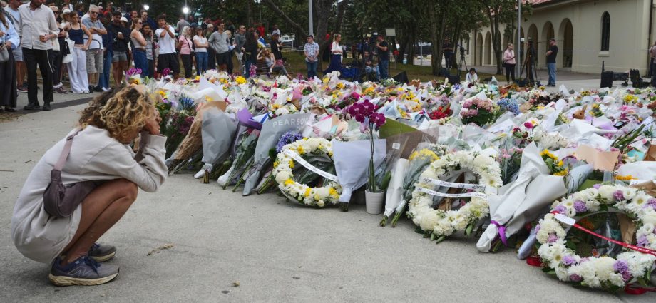 australian-police-say-bondi-beach-attackers-inspired-by-isil