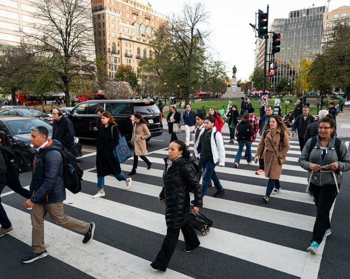 jobs-reports-to-finally-lift-the-fog-on-a-fragile-us.-labor-market