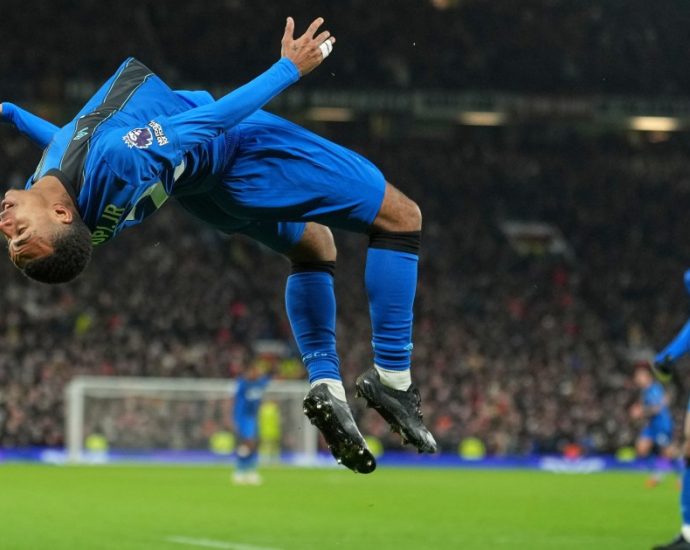 man-united,-bournemouth-draw-in-eight-goal-premier-league-thriller