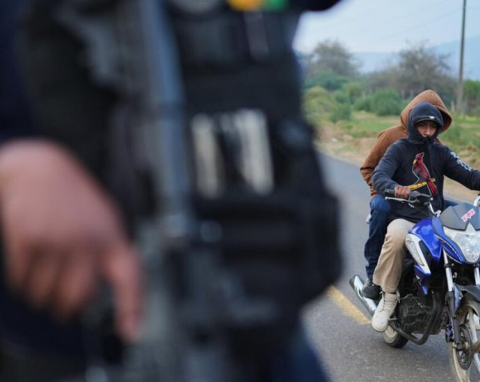 the-crime-that-haunts-mexico,-sowing-fear,-disrupting-life:-extortion