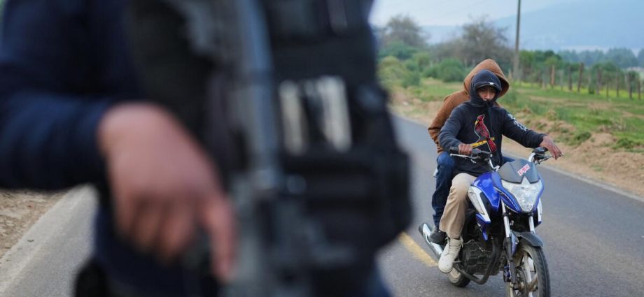 the-crime-that-haunts-mexico,-sowing-fear,-disrupting-life:-extortion