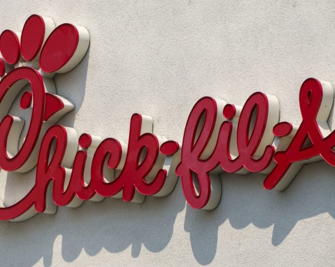conservative-christians-lash-out-after-one-chick-fil-a-franchise-celebrates-gay-wedding