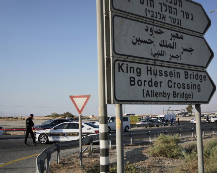 israel-denies-entry-to-canadian-mps-trying-to-reach-occupied-west-bank