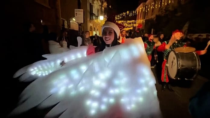 beirut-hosts-colourful-christmas-parade-despite-tension-with-israel
