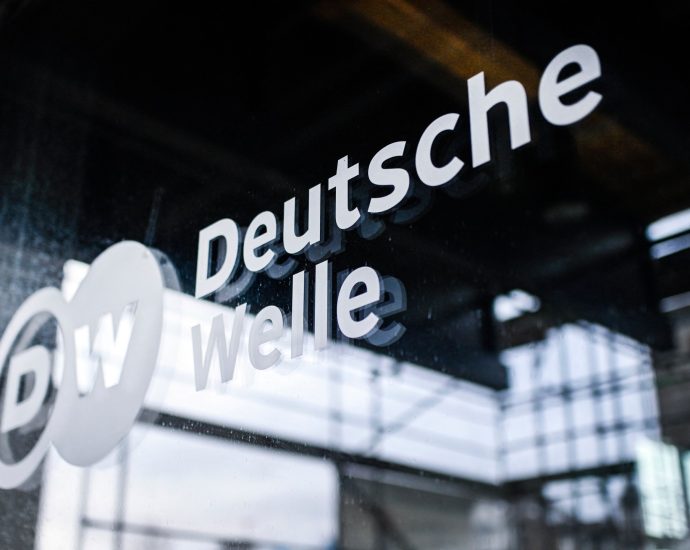 russia-lists-german-broadcaster-deutsche-welle-as-‘undesirable’