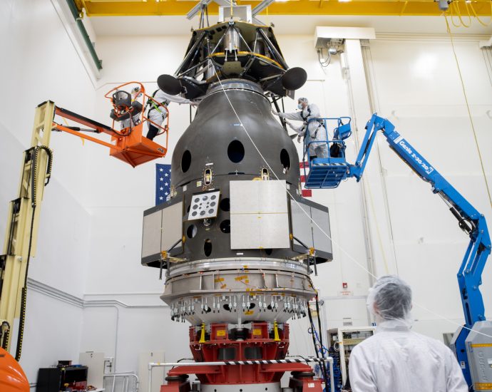 nasa-jpl-shakes-things-up-testing-future-commercial-lunar-spacecraft
