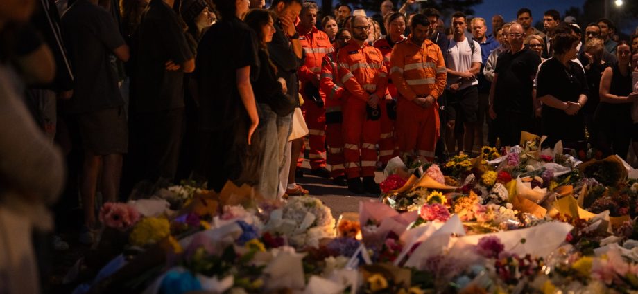 praise-for-people-who-died-while-trying-to-stop-bondi-beach-attackers