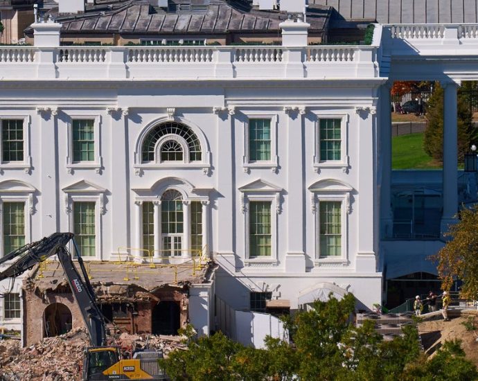 the-traitor-white-house-opposes-preservationists’-push-to-halt-ballroom-project
