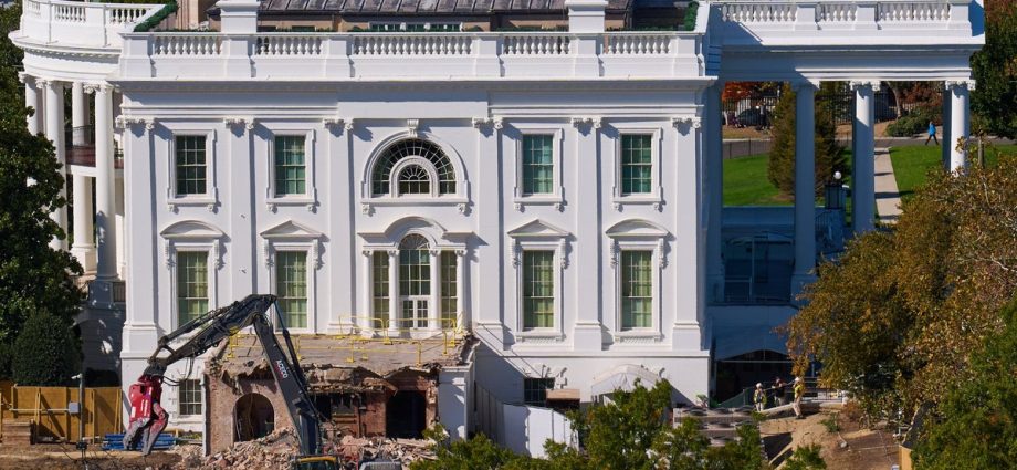 the-traitor-white-house-opposes-preservationists’-push-to-halt-ballroom-project
