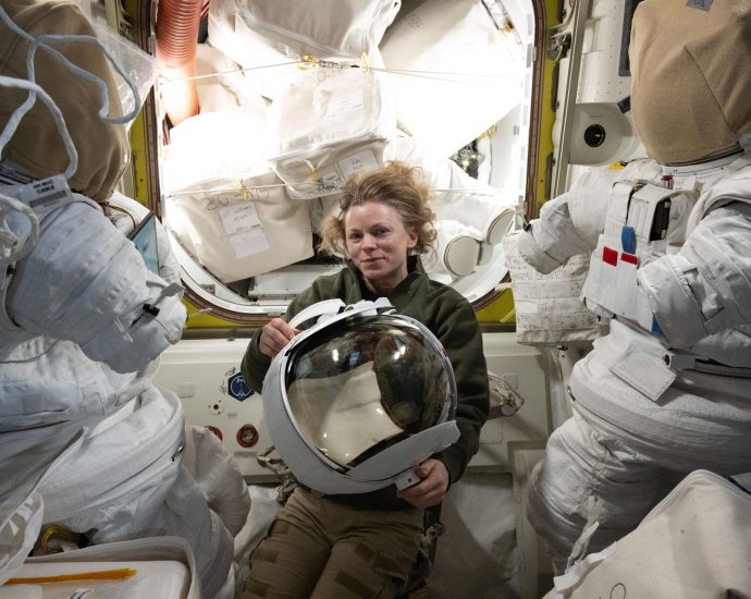 stem-cells,-robotics,-and-spacesuits-top-station-crew-day