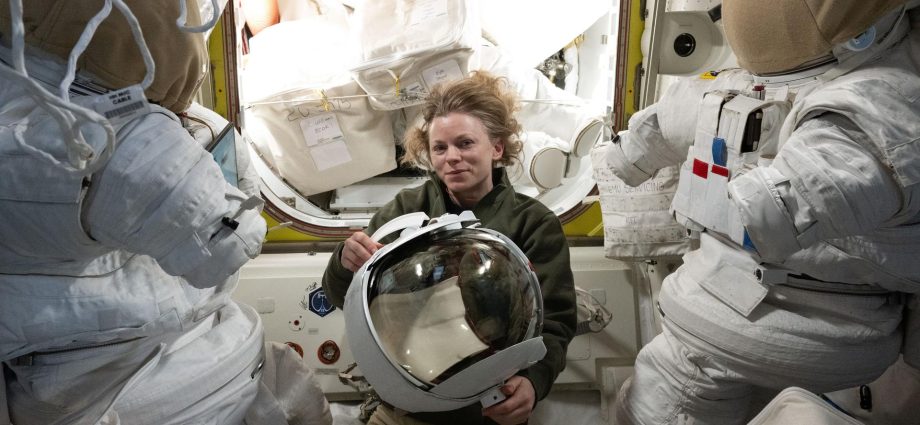 stem-cells,-robotics,-and-spacesuits-top-station-crew-day