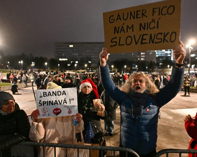 thousands-protest-in-slovakia-against-fico-government’s-judicial-reforms