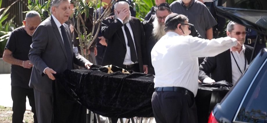 video:-mourners-attend-funeral-of-rabbi-killed-in-bondi-shooting