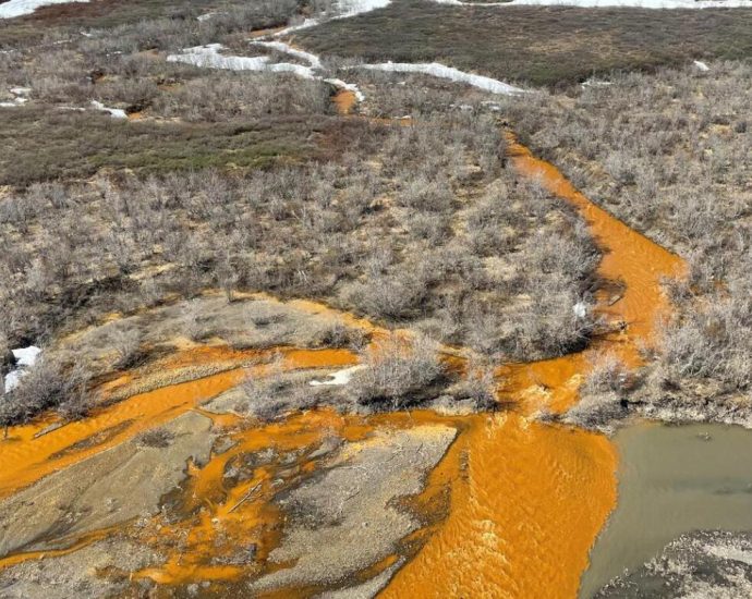orange-rivers-and-melting-glaciers:-federal-report-shows-rapid-change-in-the-arctic