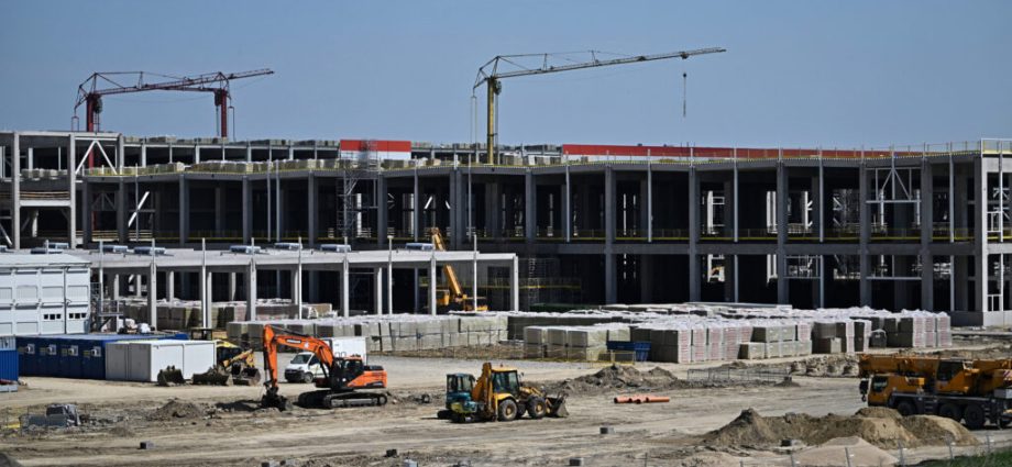 china’s-clean-energy-investments-abroad-are-a-boon-for-climate,-but-human-rights-and-the-environment-are-a-different-story