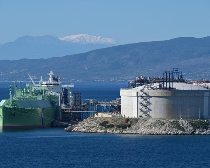 gas-exports-are-driving-up-americans’-energy-bills,-report-says