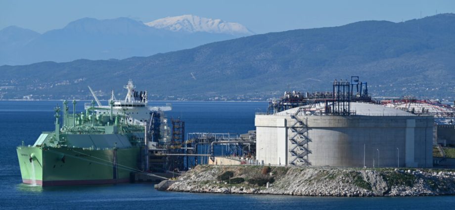 gas-exports-are-driving-up-americans’-energy-bills,-report-says