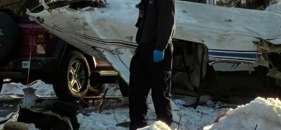 small-plane-crashes-in-residential-n.h-neighborhood