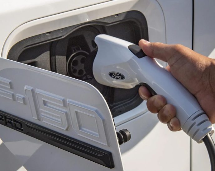 ford-dials-back-ev-efforts,-will-focus-on-high-margin-fossil-fuel-trucks