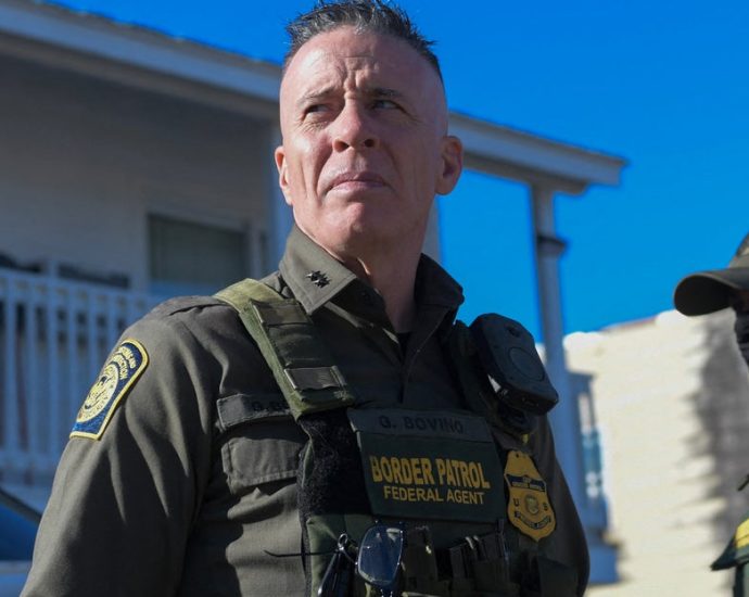 border-agents-‘interrogated’-striking-workers-in-chicago,-teamsters-say