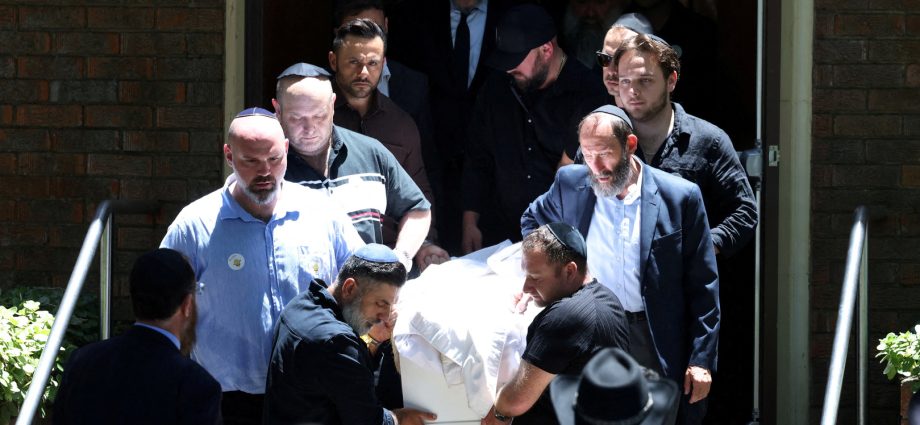 mourners-pay-tribute-to-10-year-old-killed-in-bondi-massacre