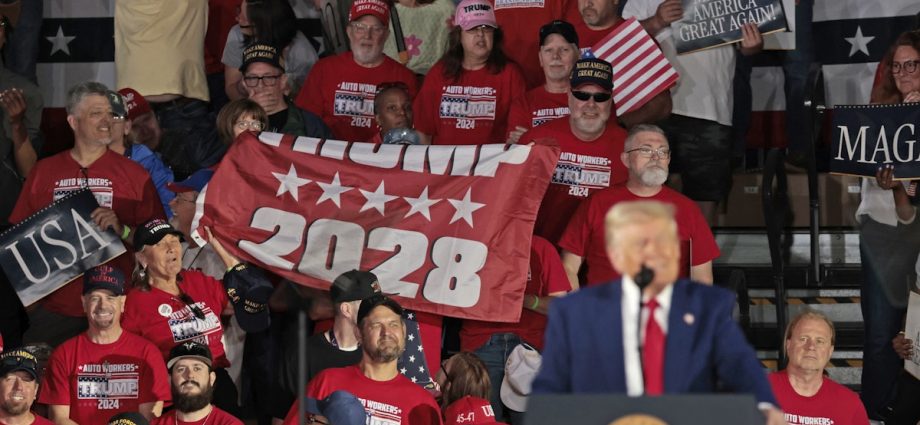 it’s-not-just-a-joke—the-traitor-talked-to-his-lawyer-about-a-third-term