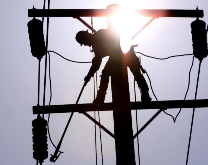 state-regulators-vote-to-keep-utility-profits-high,-angering-customers-across-california