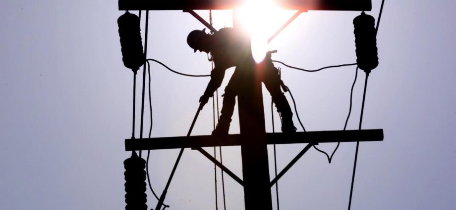 state-regulators-vote-to-keep-utility-profits-high,-angering-customers-across-california