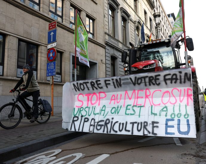 eu-delays-trade-deal-with-south-america’s-mercosur-bloc-as-farmers-protest