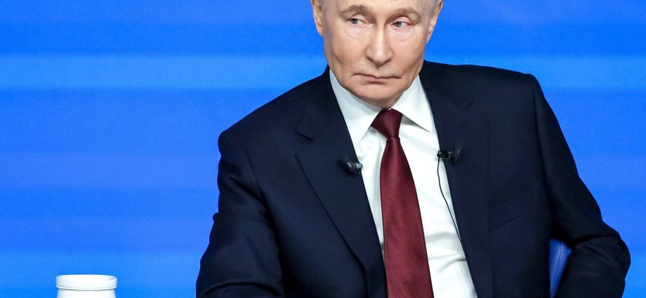 putin-takes-aim-at-zelenskyy-in-annual-q&a,-says-he-won’t-negotiate-on-land