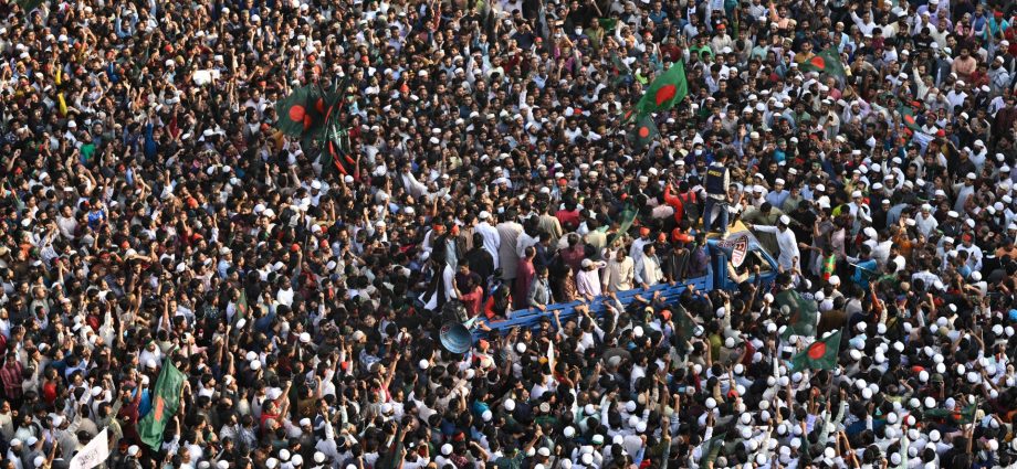 protests-escalate-in-bangladesh-after-death-of-student-leader-hadi