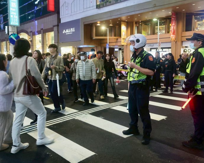 three-killed-in-taipei-stabbing,-smoke-bomb-attack